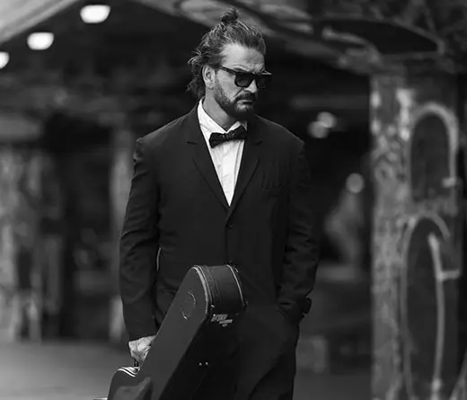Ricardo Arjona - Arjona lanza Blanco