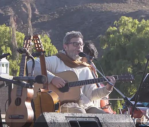 El ciclo Entre Msicos producido por INAMU presenta a Gustavo Santaolalla.