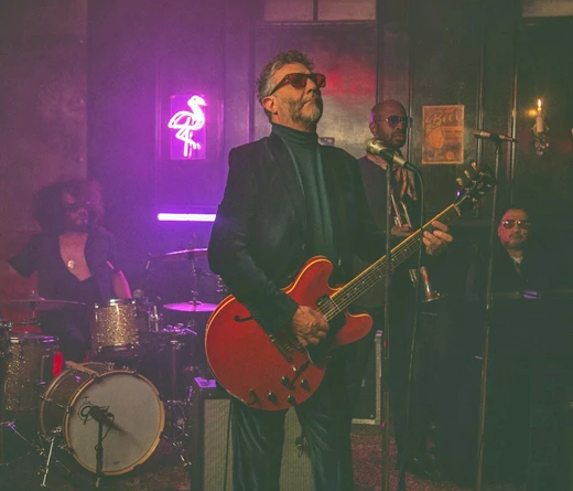 El músico y productor argentino estrena el videoclip del tema "“Sasha, Sissí y el círculo de Baba” incluido en su último álbum y lo hace junto a la artista chilena Mon Laferte