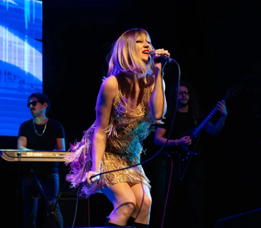 CMTV.com.ar - Swifters Live - Banda tributo a Taylor Swift