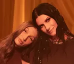 Laura Pausini - Laura Pausini  y Yami Safdie versionan "Eso y ms"