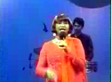 Celia Cruz video Que le den candela - CM Vivo junio 2000