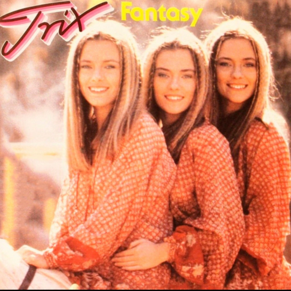 Las Trillizas de Oro - FANTASY / SHOWDOWN - SINGLE